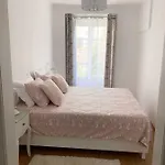 Safira Konukevi *